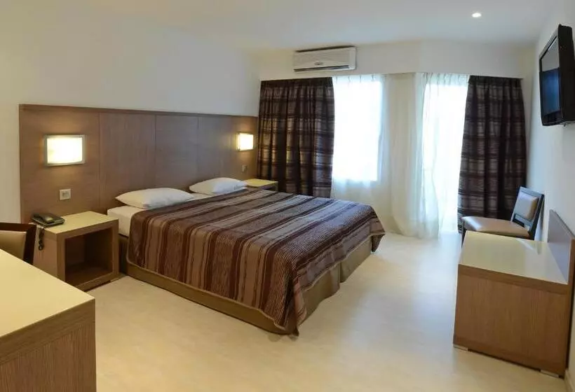 هتل Calvi Hôtel