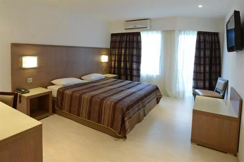 هتل Calvi Hôtel