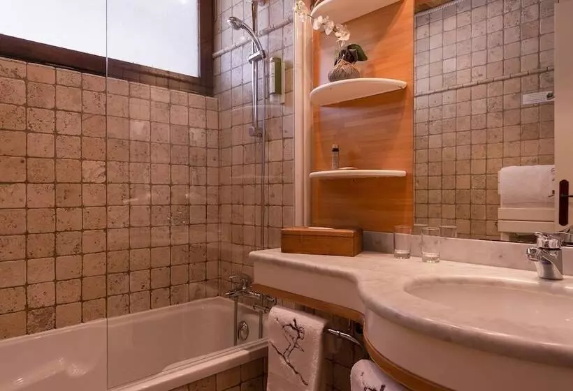 ホテル Hôtel Macchi Restaurant & Spa