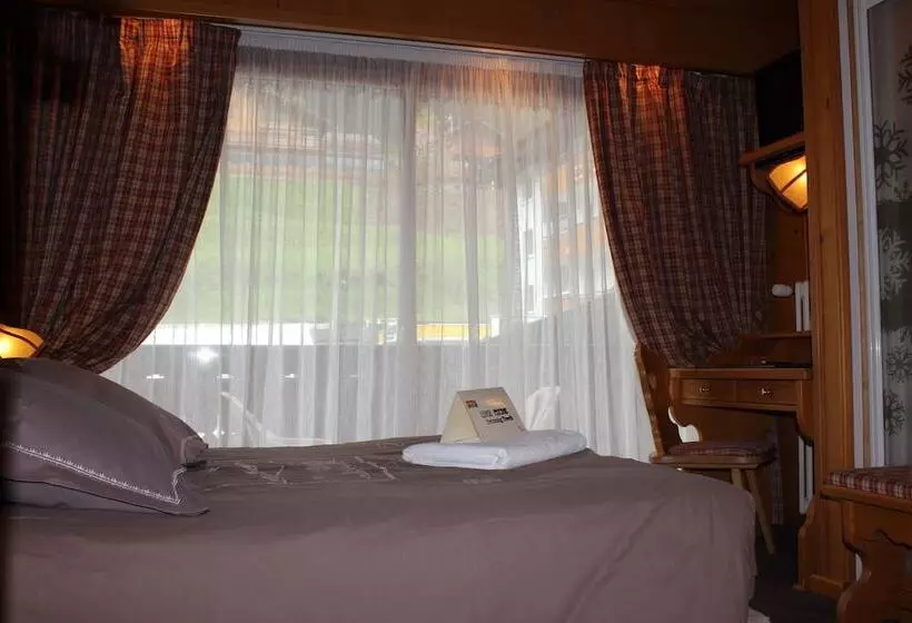 ホテル Hôtel Macchi Restaurant & Spa