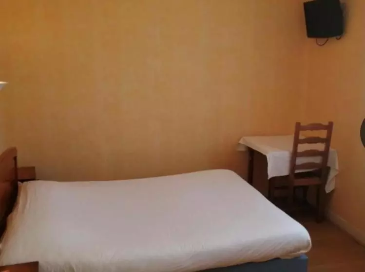 ホテル Hôtel Des Couronnes Châteaudun