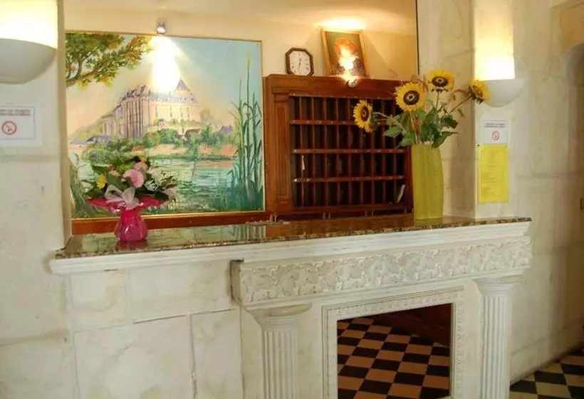 ホテル Hôtel Des Couronnes Châteaudun