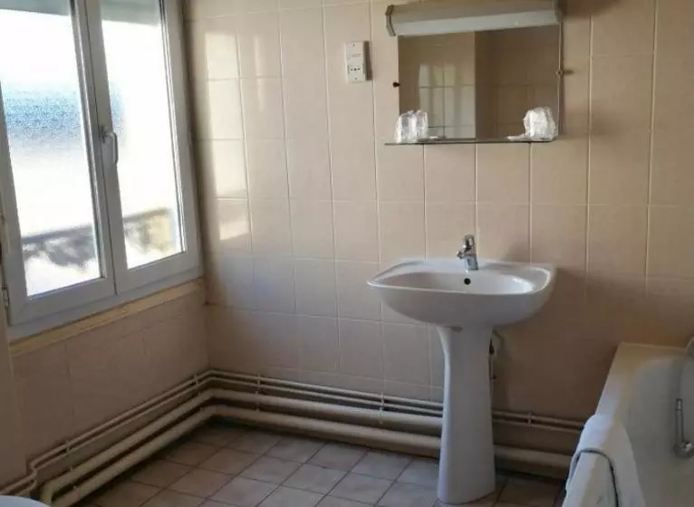 ホテル Hôtel Des Couronnes Châteaudun