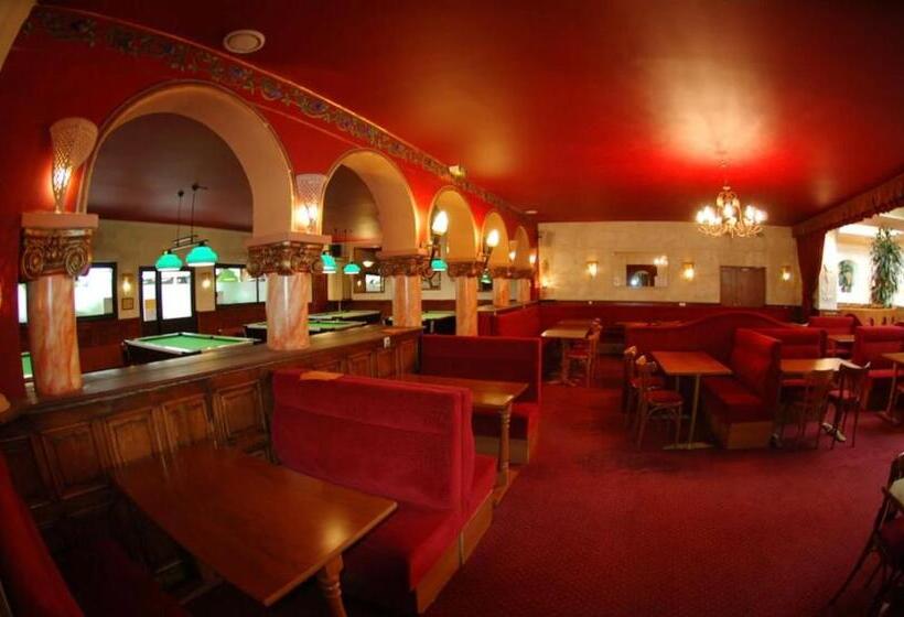 فندق Hôtel Des Couronnes Châteaudun