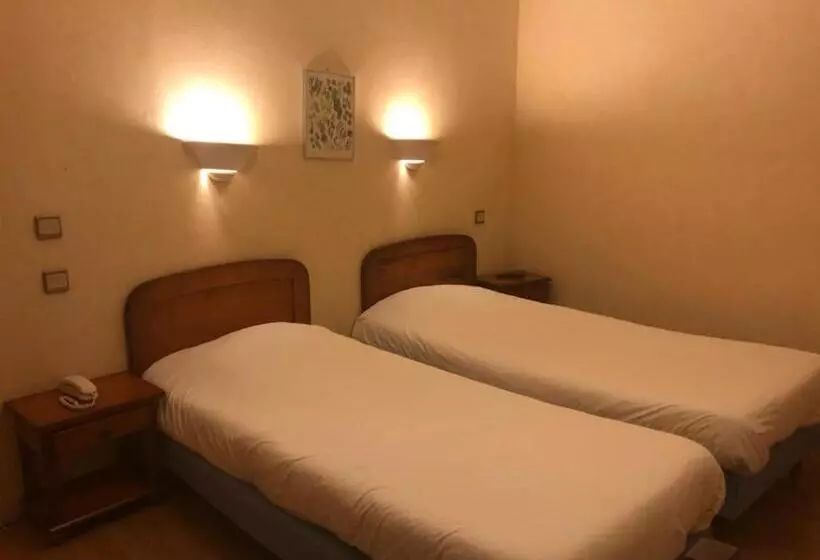 ホテル Hôtel Des Couronnes Châteaudun