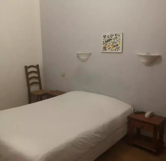 ホテル Hôtel Des Couronnes Châteaudun