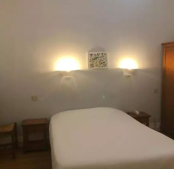 ホテル Hôtel Des Couronnes Châteaudun