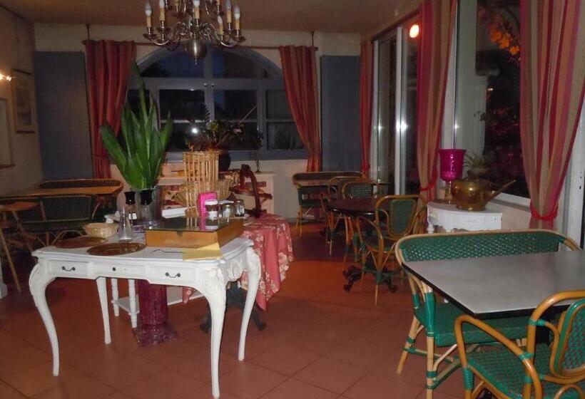 Отель La Croix Blanche