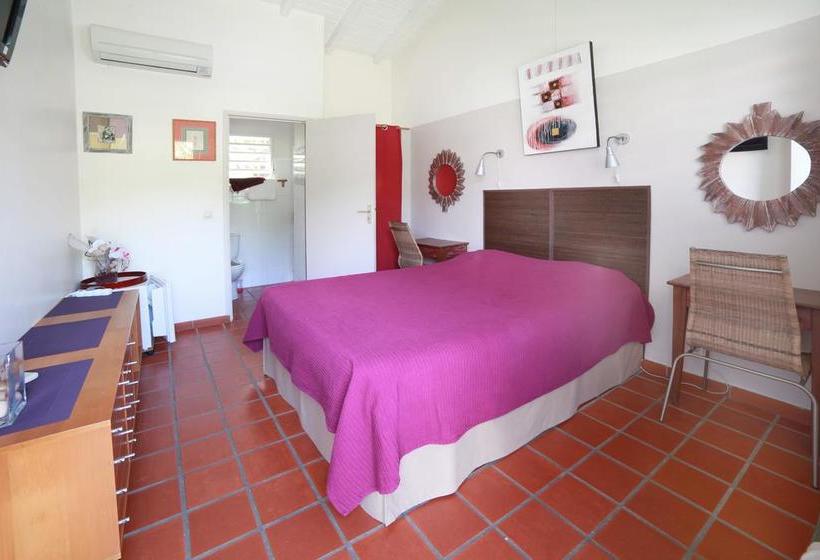 هتل Hôtel Les Bananiers