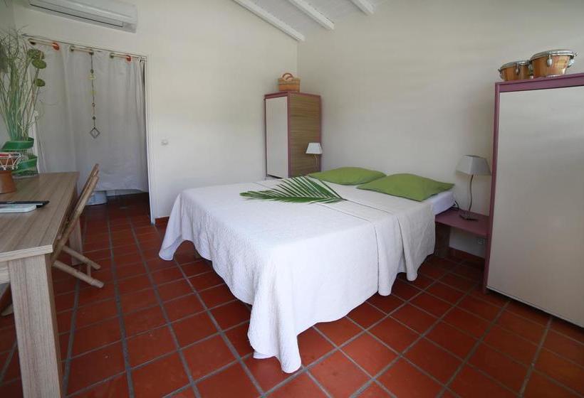 هتل Hôtel Les Bananiers