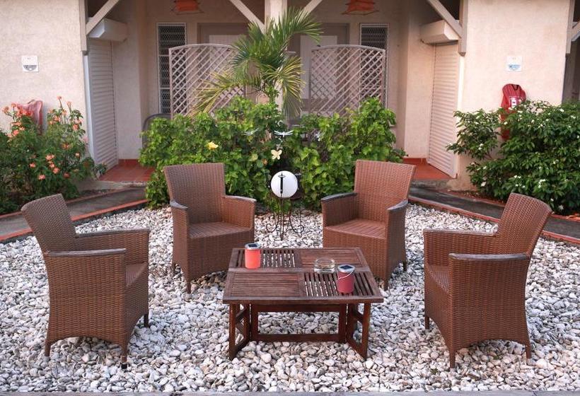 هتل Hôtel Les Bananiers