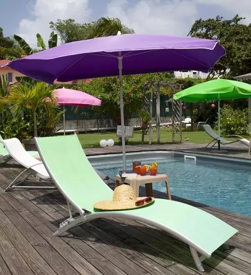 هتل Hôtel Les Bananiers