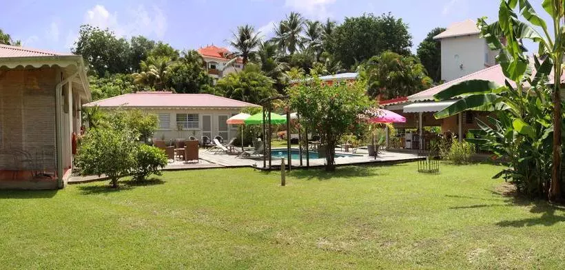 هتل Hôtel Les Bananiers