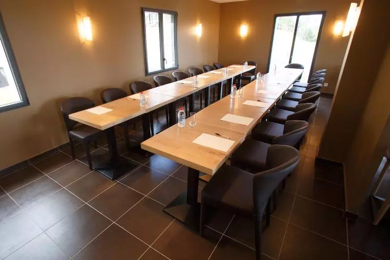Hotelli Logis Hôtel Restaurant Imago