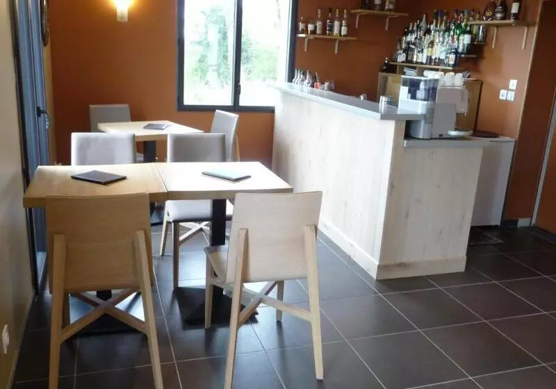 Hotelli Logis Hôtel Restaurant Imago