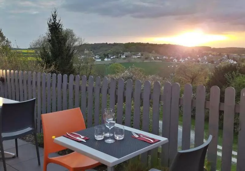 Hotelli Logis Hôtel Restaurant Imago