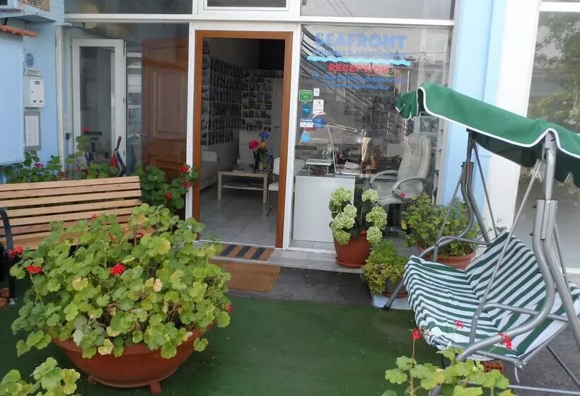 هتل Seafront Studios And Apartments