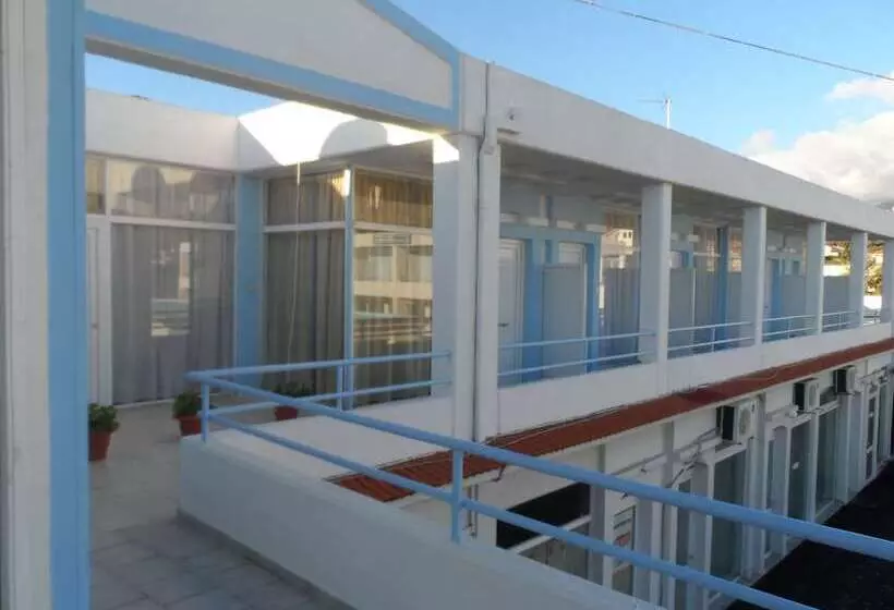 هتل Seafront Studios And Apartments