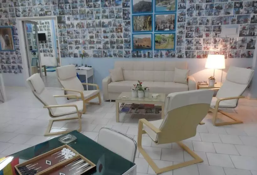 هتل Seafront Studios And Apartments