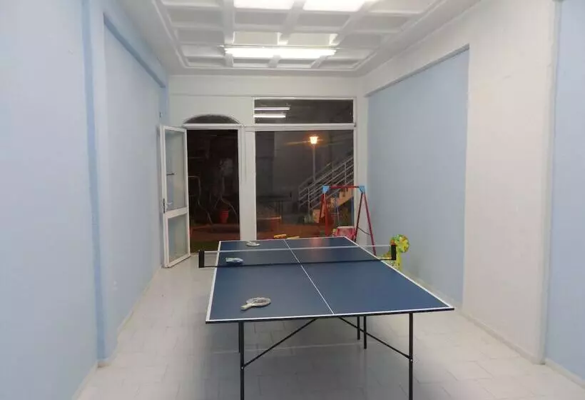 هتل Seafront Studios And Apartments