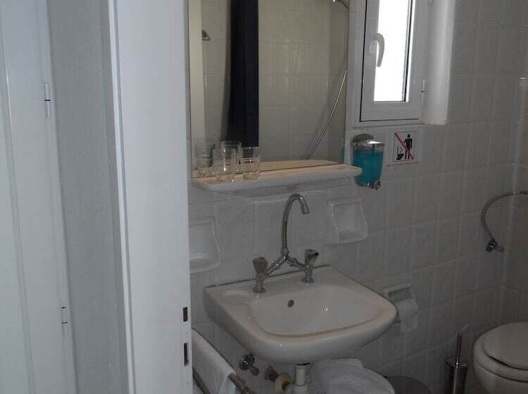 فندق Seafront Studios And Apartments