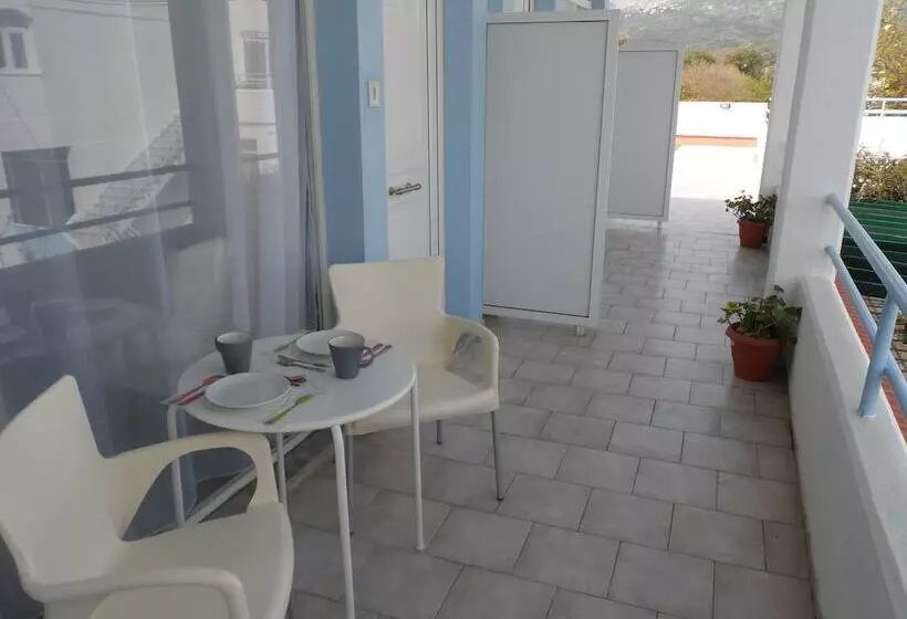 هتل Seafront Studios And Apartments