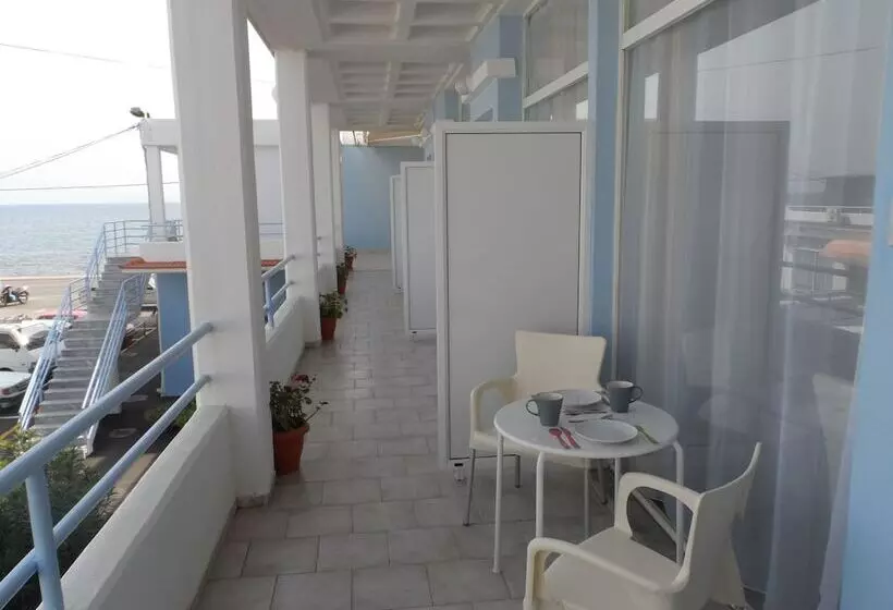 هتل Seafront Studios And Apartments