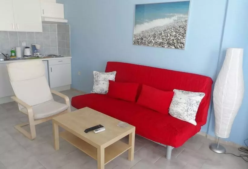 هتل Seafront Studios And Apartments