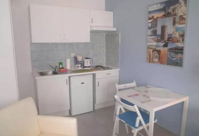 هتل Seafront Studios And Apartments