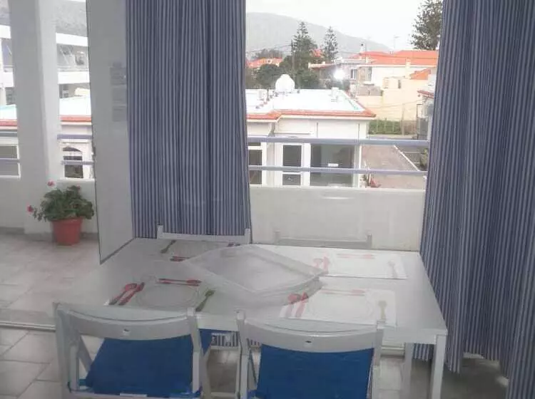 هتل Seafront Studios And Apartments