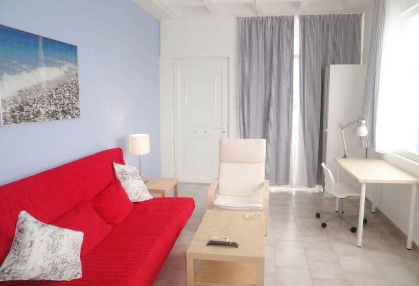 فندق Seafront Studios And Apartments