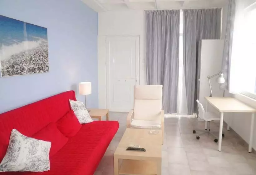 هتل Seafront Studios And Apartments