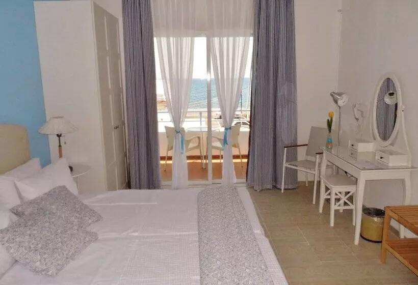 هتل Seafront Studios And Apartments