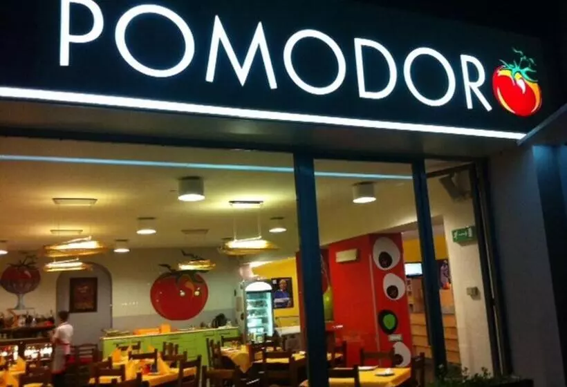 ホテル Albergo Ristorante Pomodoro