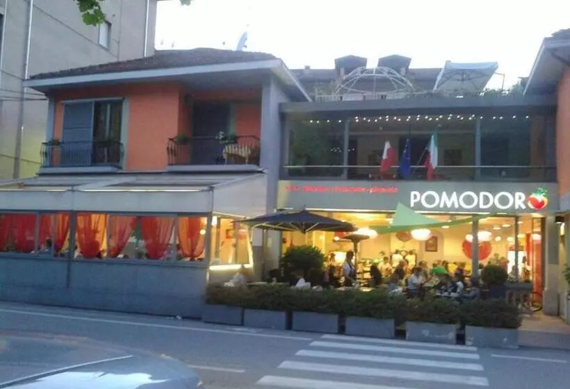 ホテル Albergo Ristorante Pomodoro