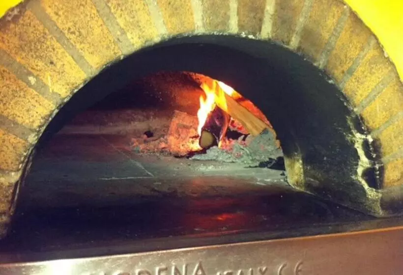 ホテル Albergo Ristorante Pomodoro