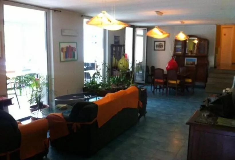ホテル Albergo Ristorante Pomodoro