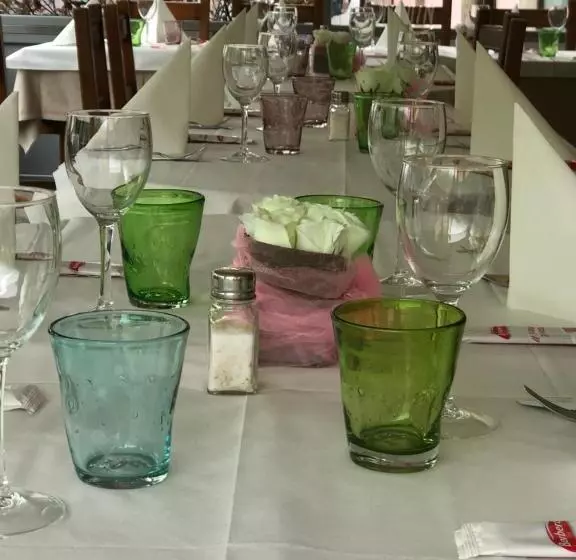 ホテル Albergo Ristorante Pomodoro