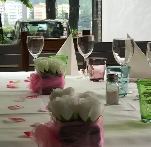 ホテル Albergo Ristorante Pomodoro