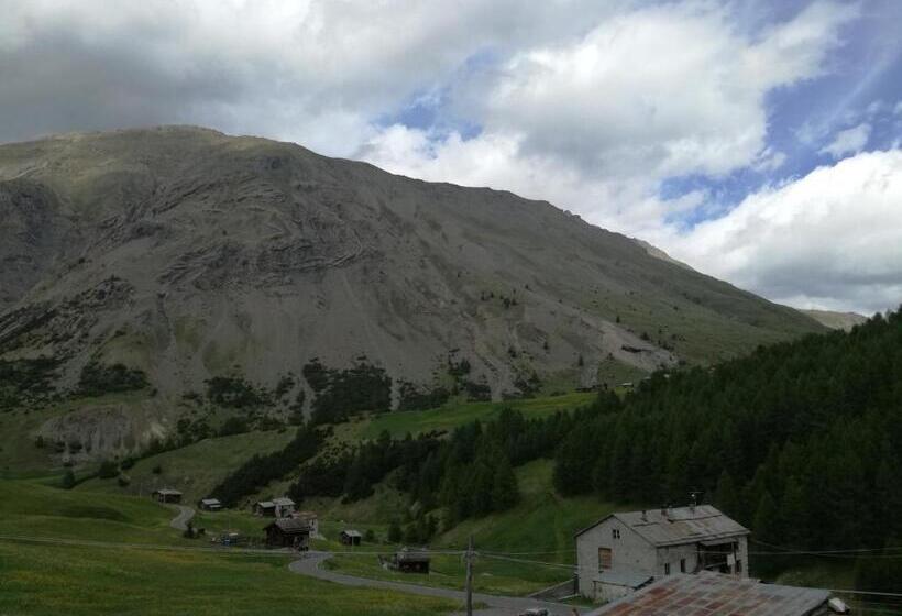 هتل Bait De Angial