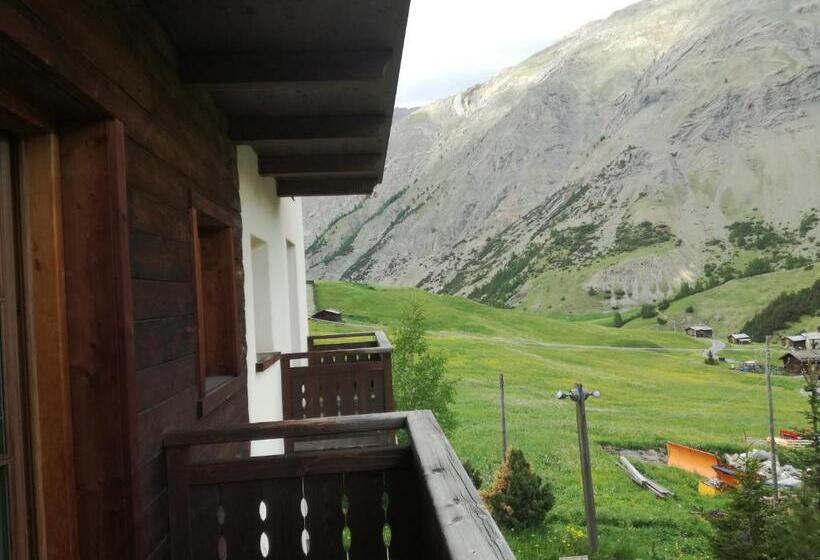 هتل Bait De Angial