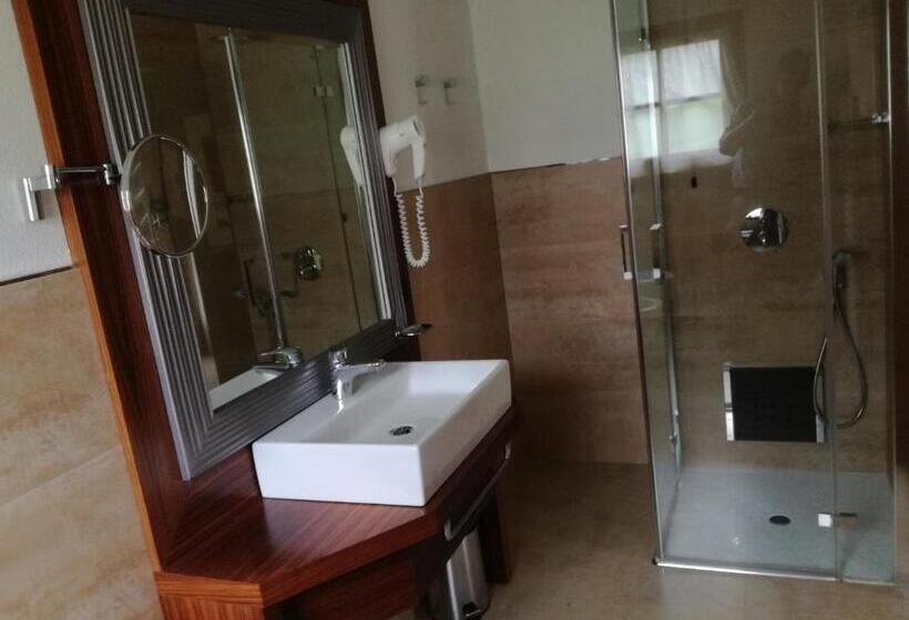 هتل Bait De Angial