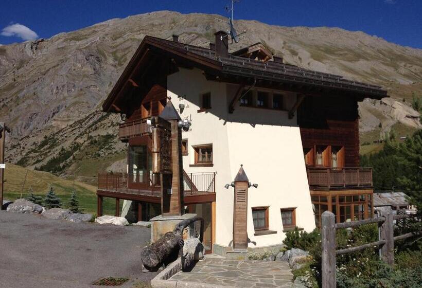 هتل Bait De Angial