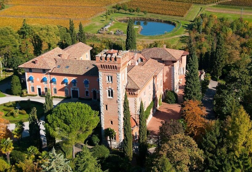 فندق Castello Di Spessa   Residenze D Epoca
