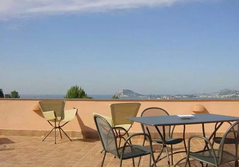 هتل Flegrea House