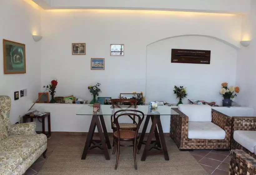 هتل Flegrea House
