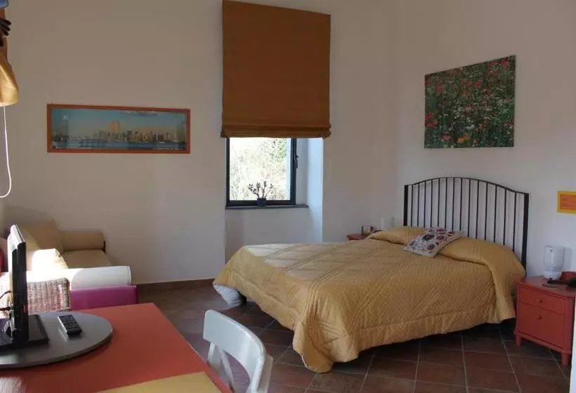 هتل Flegrea House