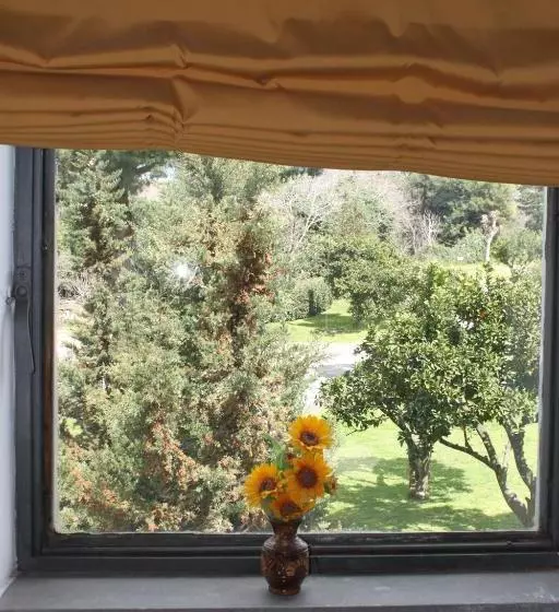 هتل Flegrea House