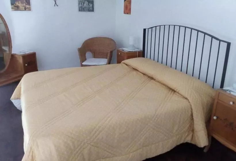 هتل Flegrea House