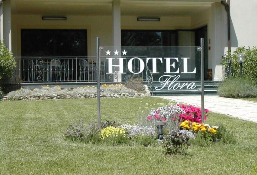 Отель Flora